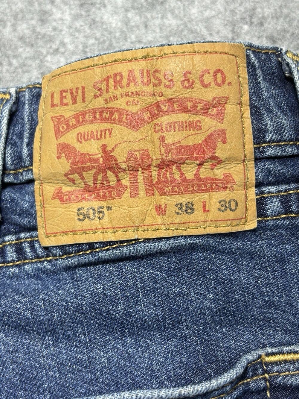 Levi's 505 Regular Fit Jeans Mens 38x30 Medium Wash Straight Leg Denim